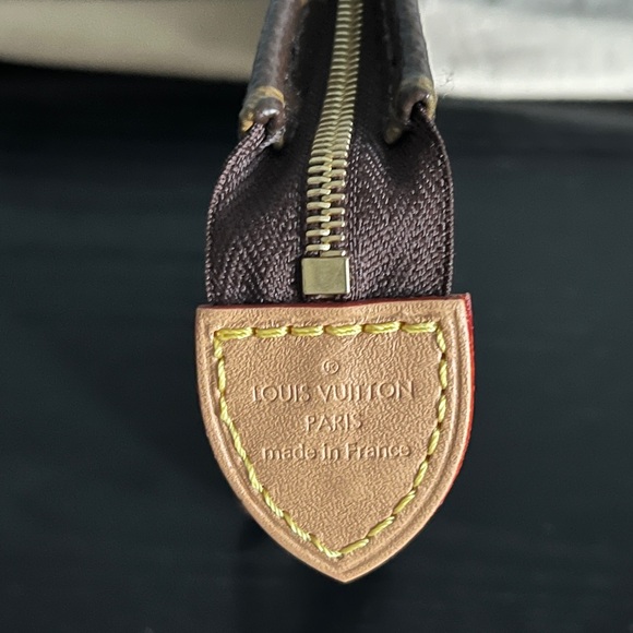 Louis Vuitton Toiletry Pouch on Chain - Picture 4 of 6